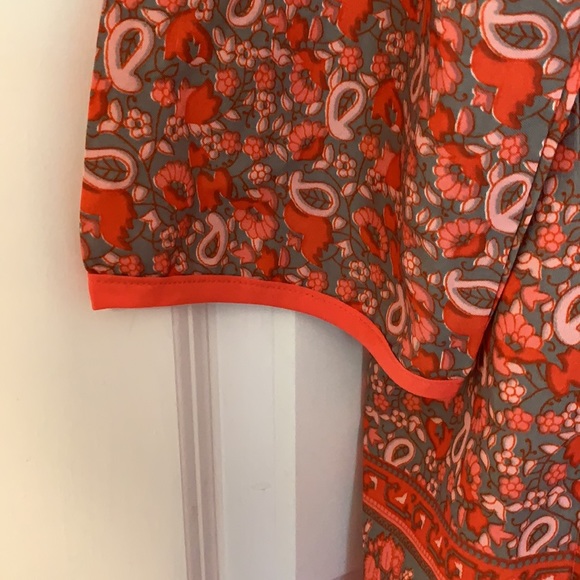 NEW Beautiful Floral Tunic Blouse - Picture 4 of 9